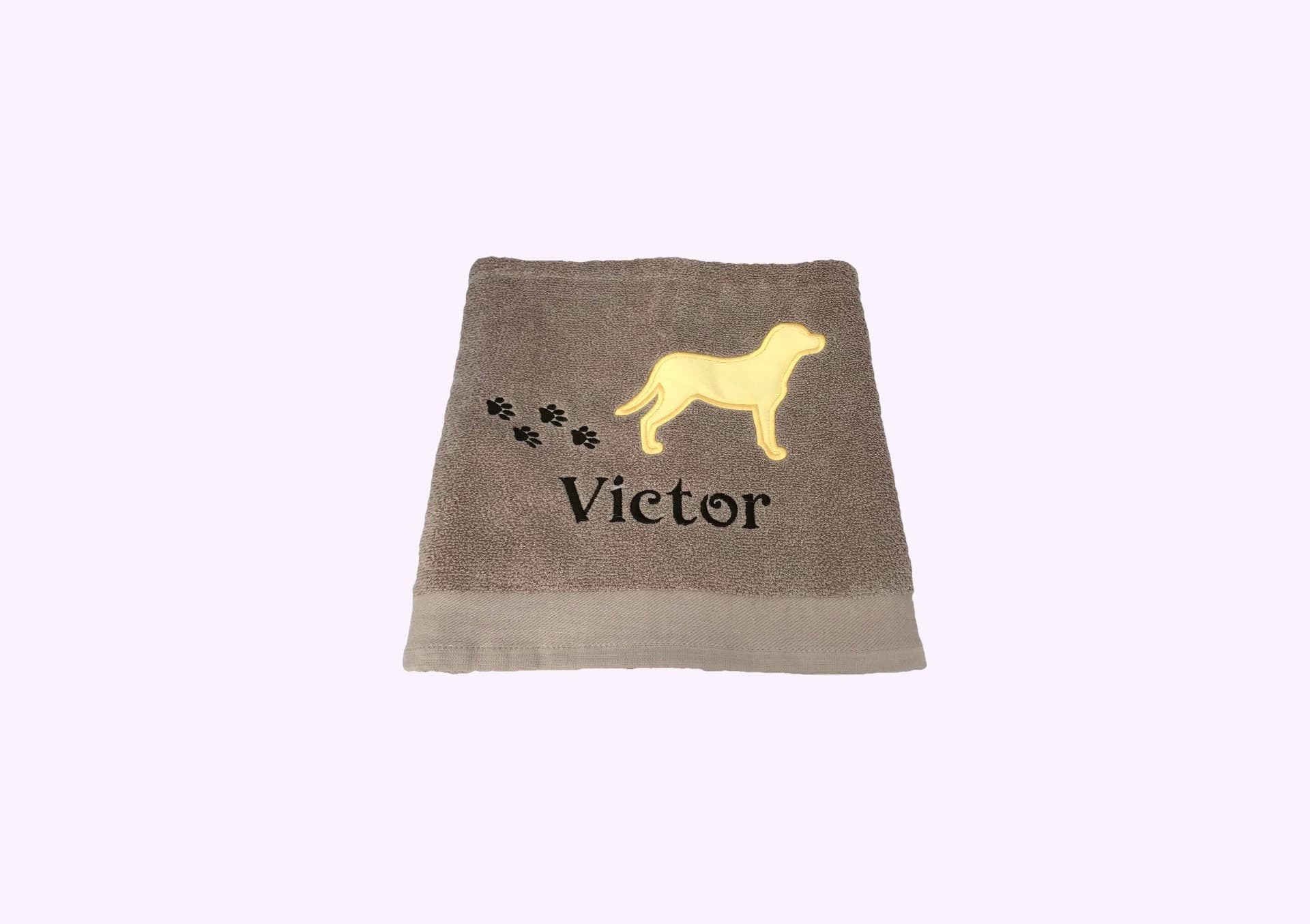 Embroidered Labrador Dog Bath Towel: Personalized Paw Print Gift — image 5