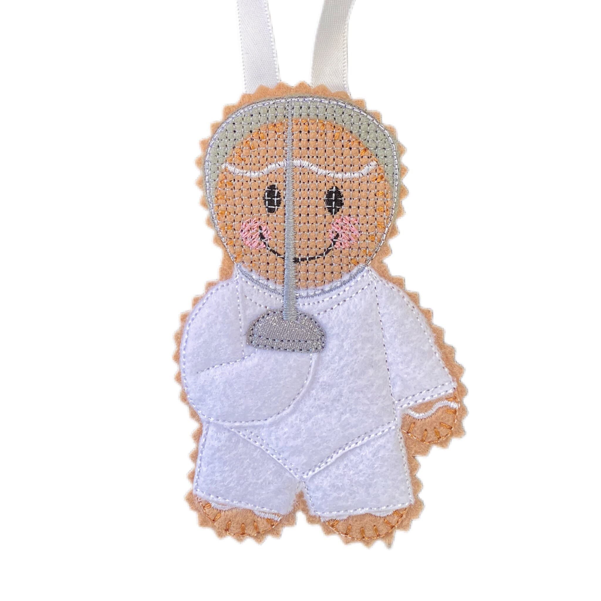 Fencing Gingerbread Man Felt Decoration — image 2