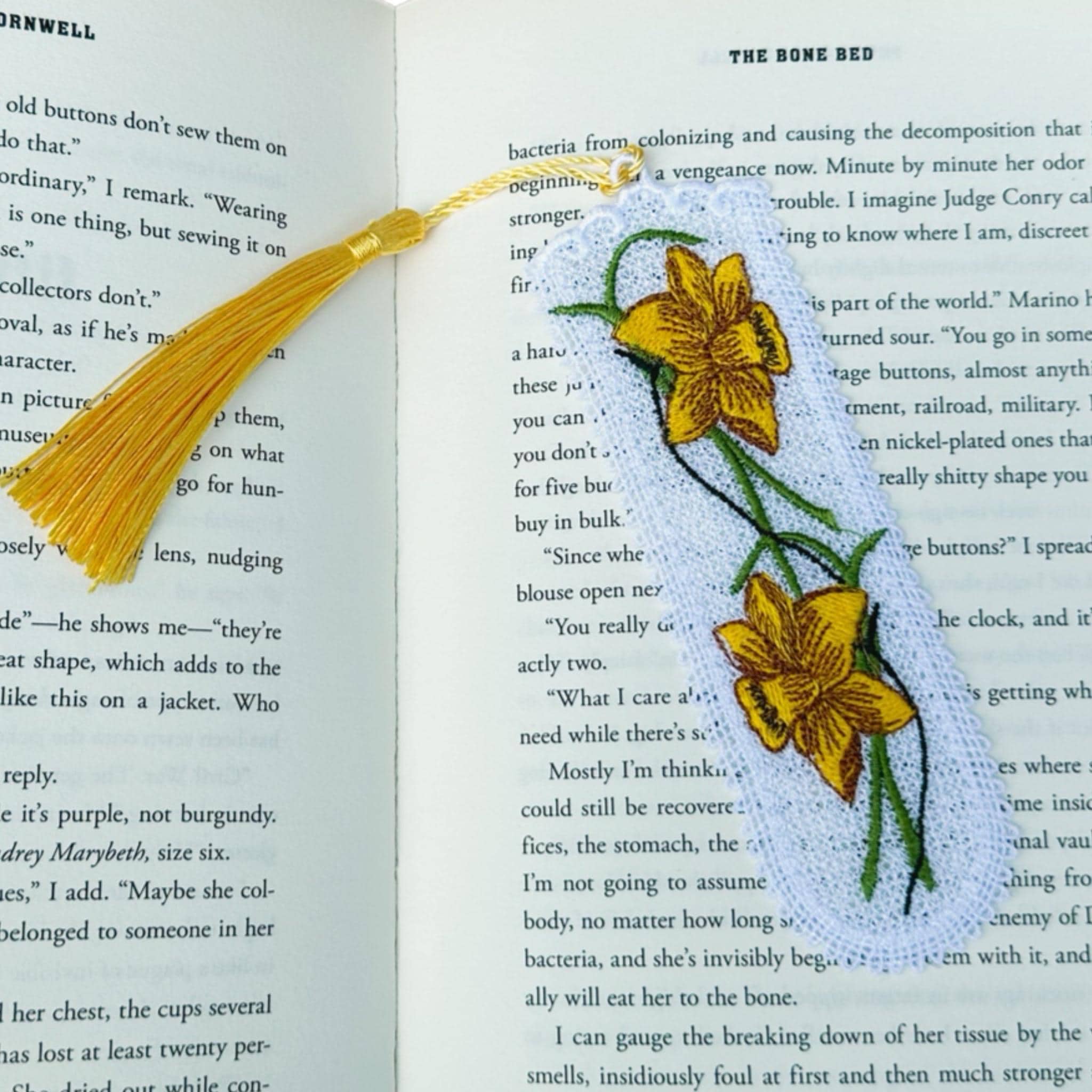 Daffodils Lace Embroidered Bookmark — image 2